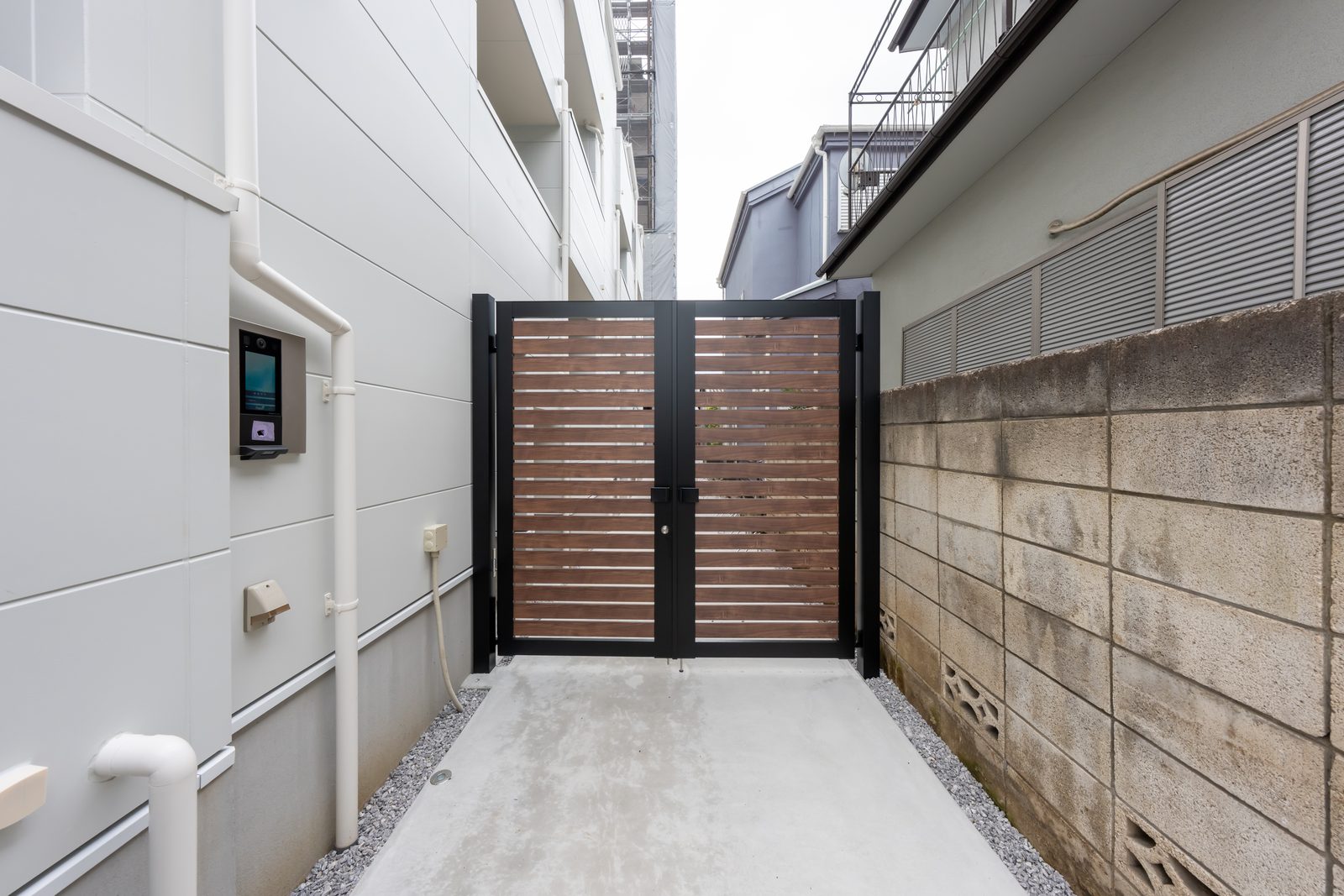 志村Solanaリンク 敷地入口のゲート